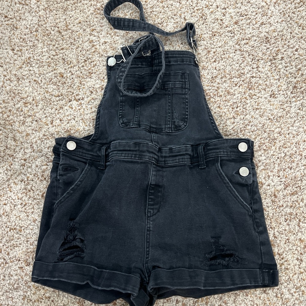 Adorable shorts overalls, used, comes distressed, no damage, denim
